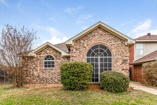 1345 Overlook Dr in Lewisville, TX - Building Photo