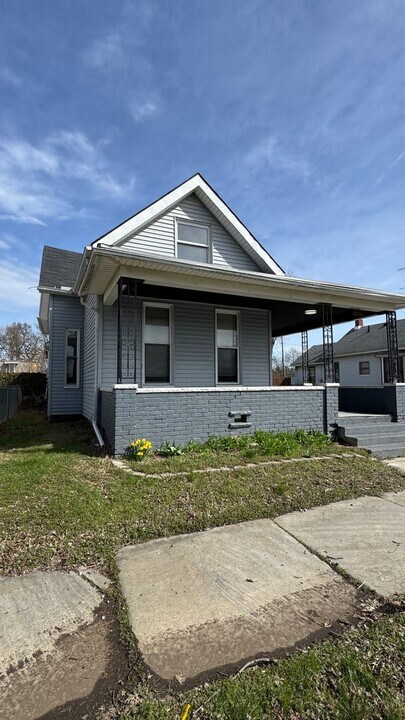 566 Palmwood Ave in Toledo, OH - Building Photo