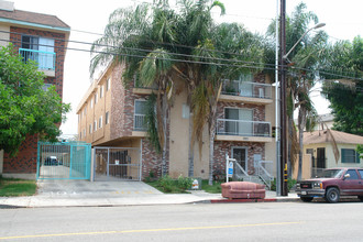 630 S Lake St in Burbank, CA - Building Photo - Building Photo