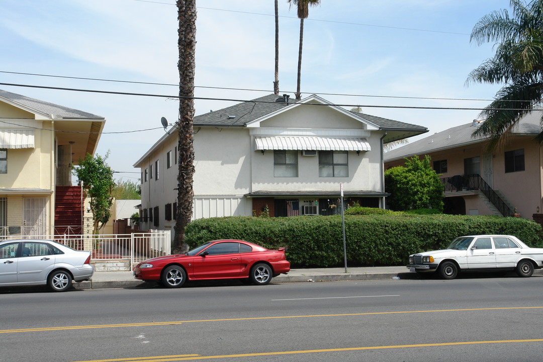 6624 Woodman Ave in Van Nuys, CA - Building Photo