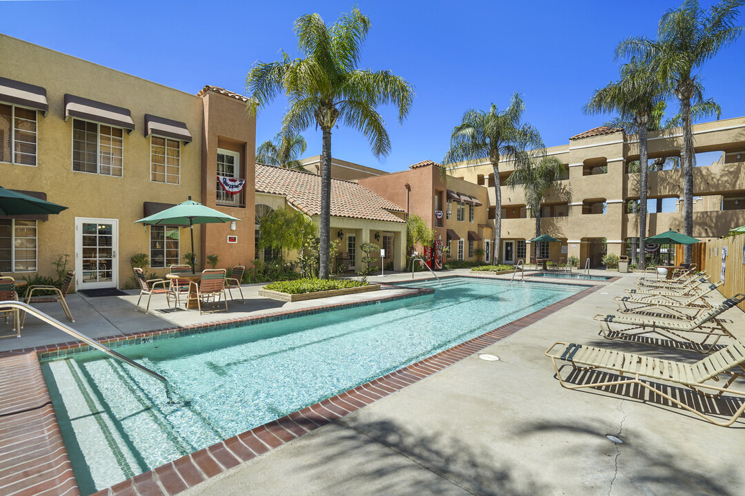 Canyon Club Apartments in Santa Clarita, CA - Building Photo