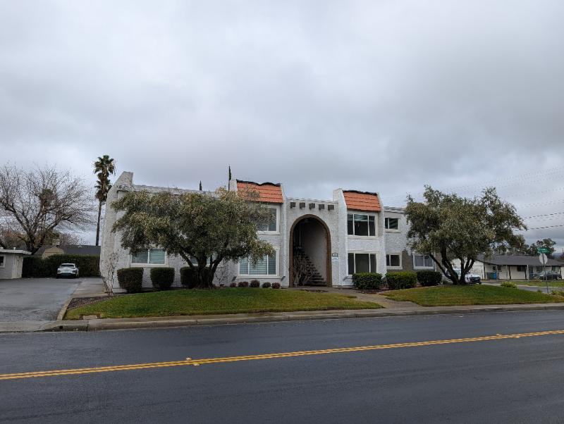 2364 Las Plumas Ave in Oroville, CA - Building Photo