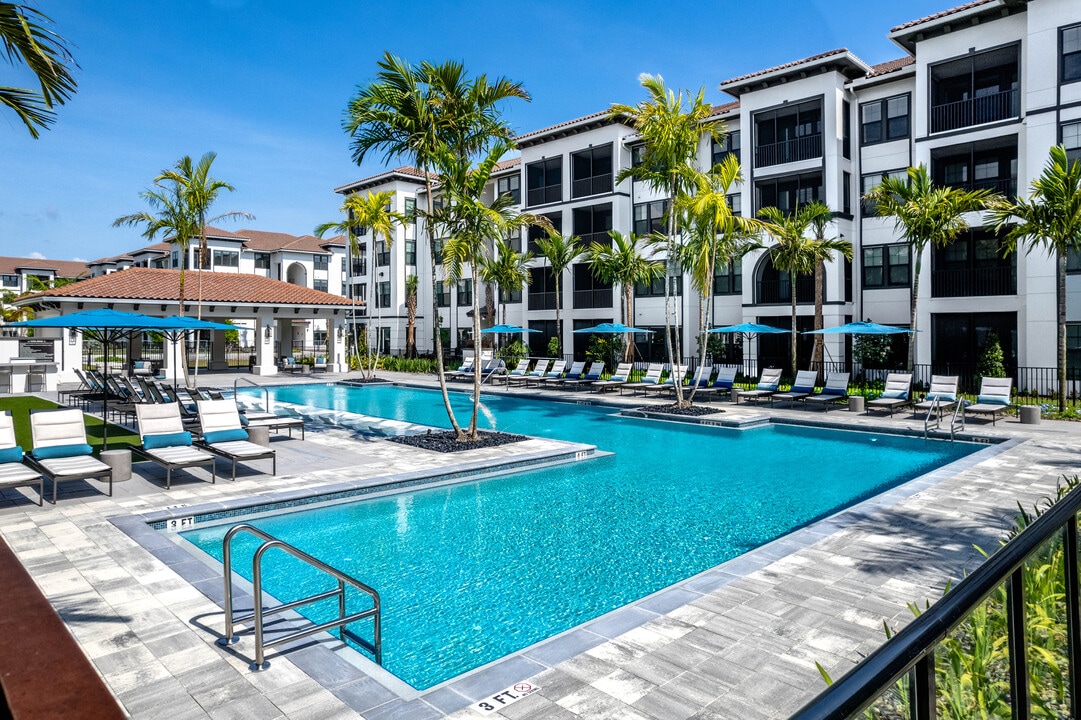 Adria in North Venice, FL - Foto de edificio