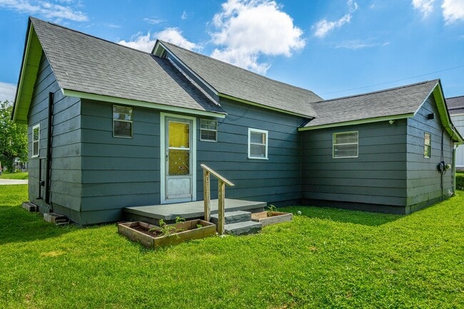 property at 1803 S Lyerly St