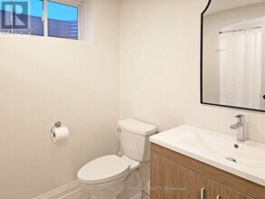 11 Manhattan Ct. in St Catharines, ON - Building Photo - Building Photo