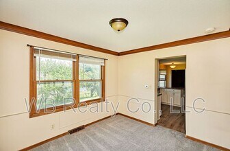 2101 Pleasant St in West Des Moines, IA - Building Photo - Building Photo