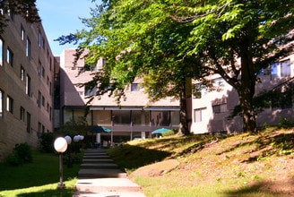 Woodview Apartments in East Haven, CT - Foto de edificio - Building Photo