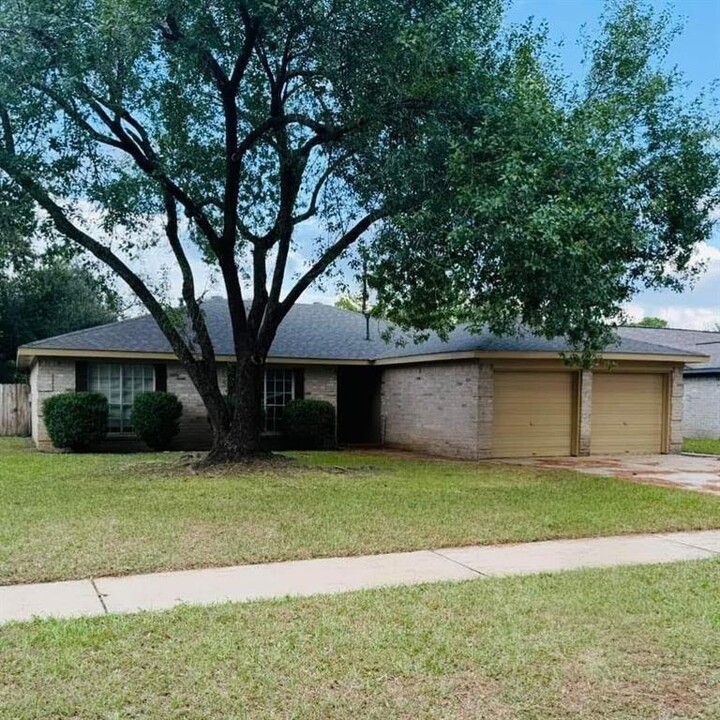 15914 Quill Dr in Houston, TX - Building Photo