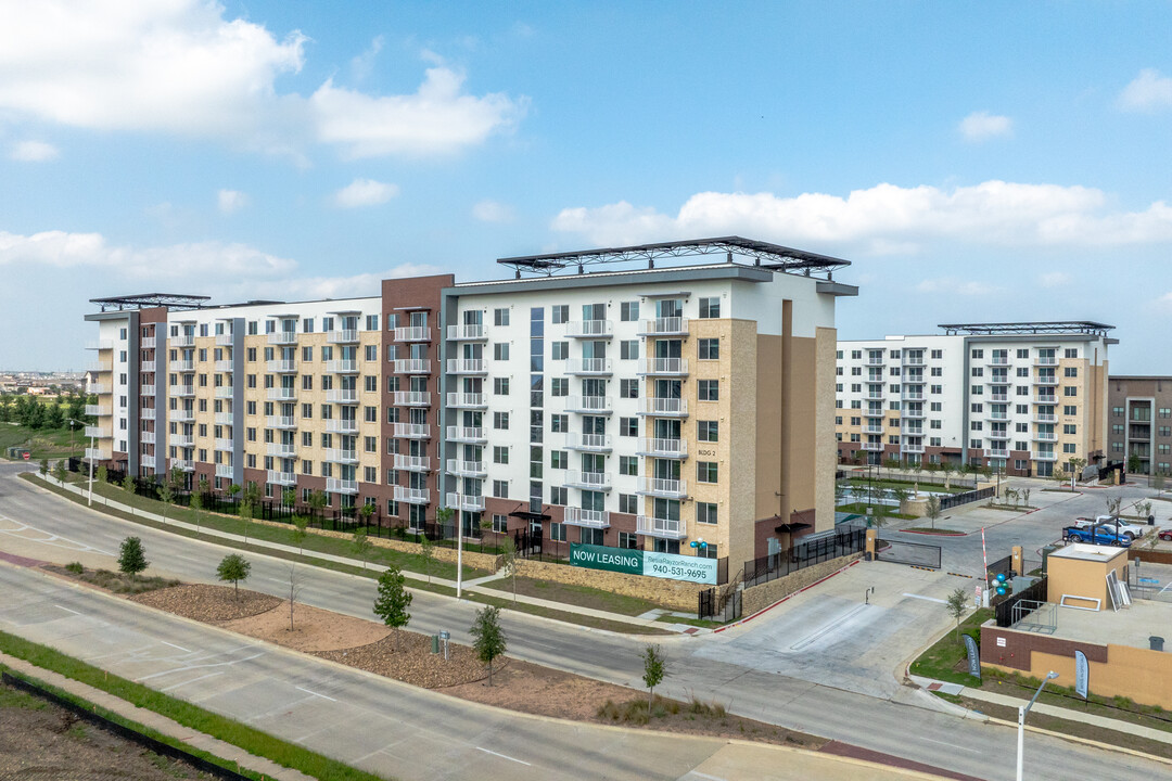 Resia Rayzor Ranch Apartments in Denton, TX - Building Photo