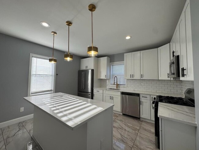 243 Hamilton Pl in Hackensack, NJ - Building Photo - Building Photo