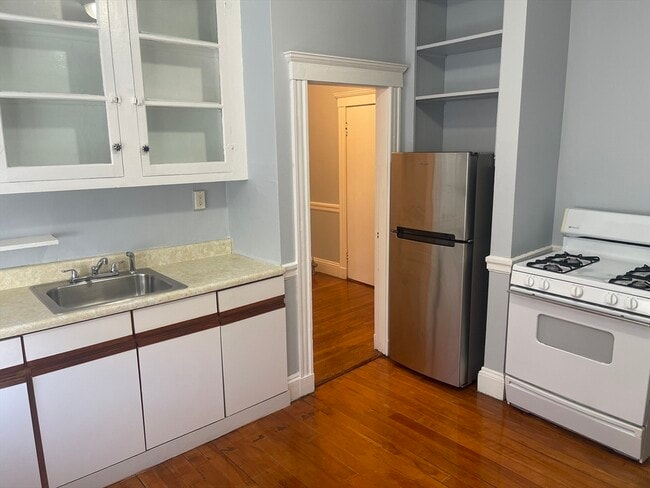 7 Hancock St, Unit #5 in Malden, MA - Building Photo - Building Photo