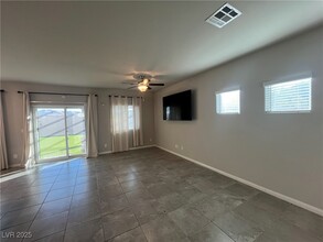 9791 Skyscape Ave in Las Vegas, NV - Building Photo - Building Photo