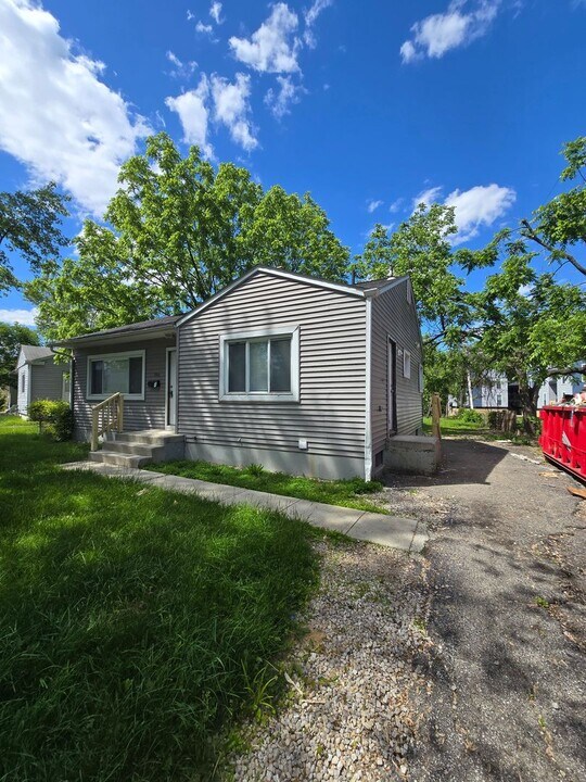 2344 Belcher Dr in Columbus, OH - Building Photo