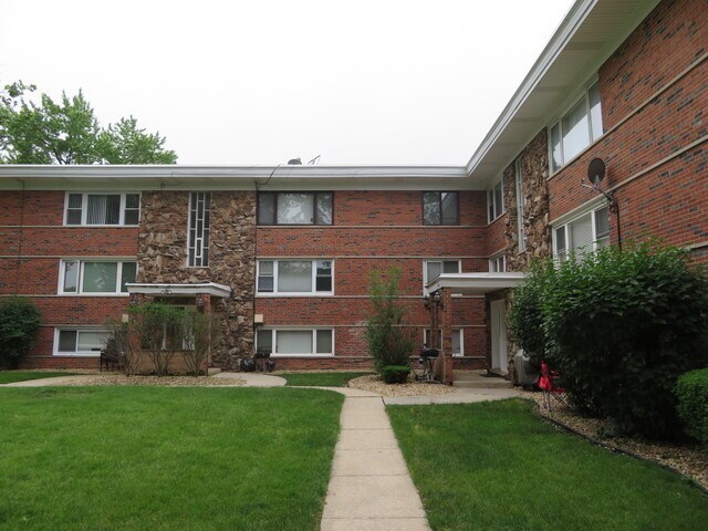 6834 W Lode Dr in Worth, IL - Building Photo