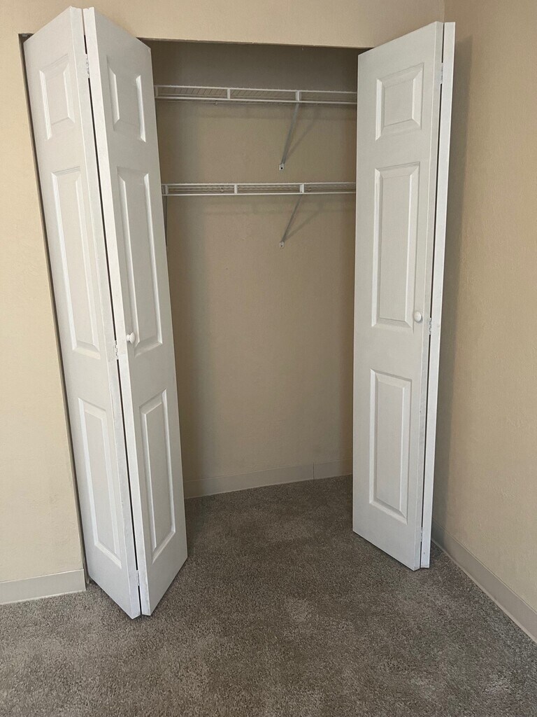 Oak Gardens Apartments in Hollywood, FL