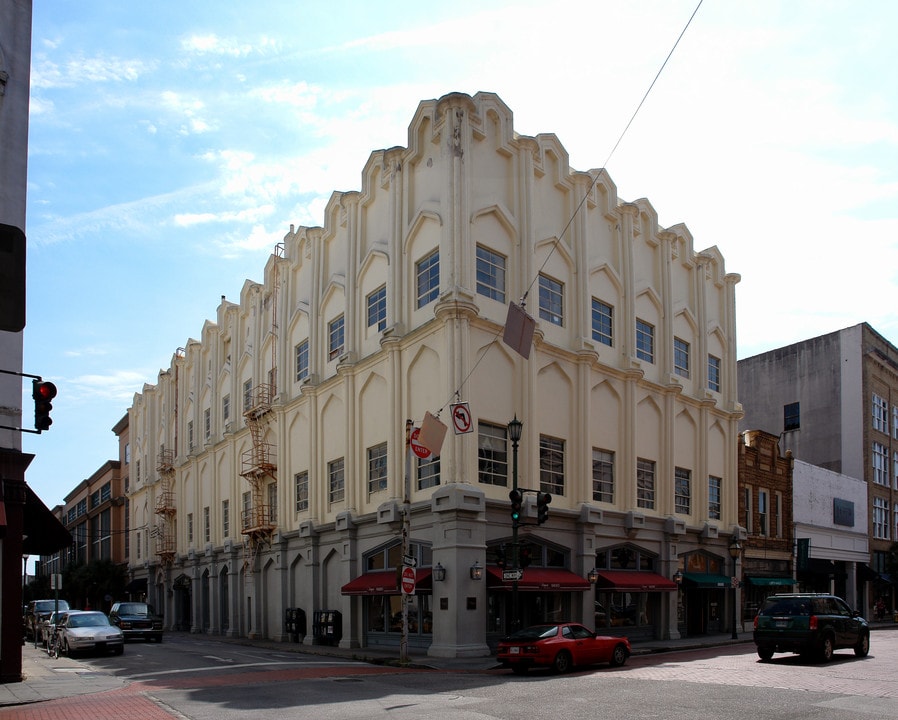 71 Wentworth St in Charleston, SC - Building Photo