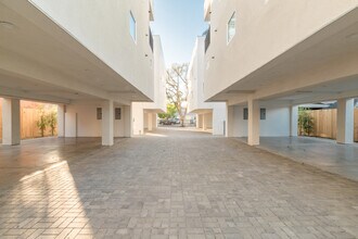 5248 Cleon Ave in Los Angeles, CA - Building Photo - Building Photo