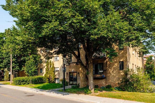 5975 Bocage Rue in Montréal, QC - Building Photo - Building Photo