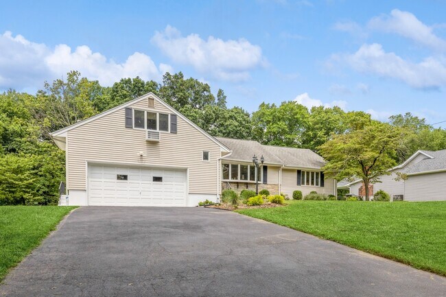 558 Baylor Ave in River Vale, NJ - Building Photo - Building Photo