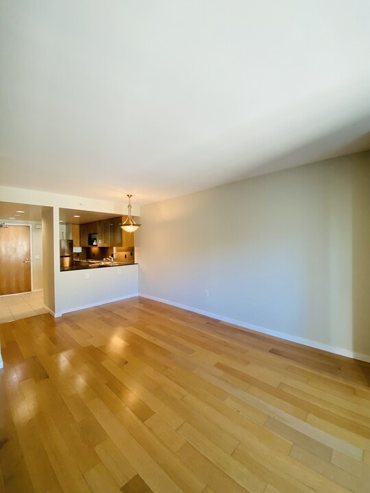 333 1st St, Unit N1006 in San Francisco, CA - Building Photo