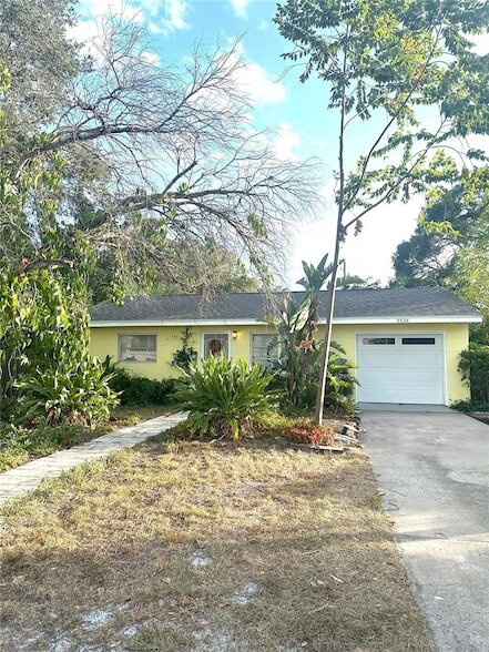 5924 Dartmouth Ave N in St. Petersburg, FL - Building Photo
