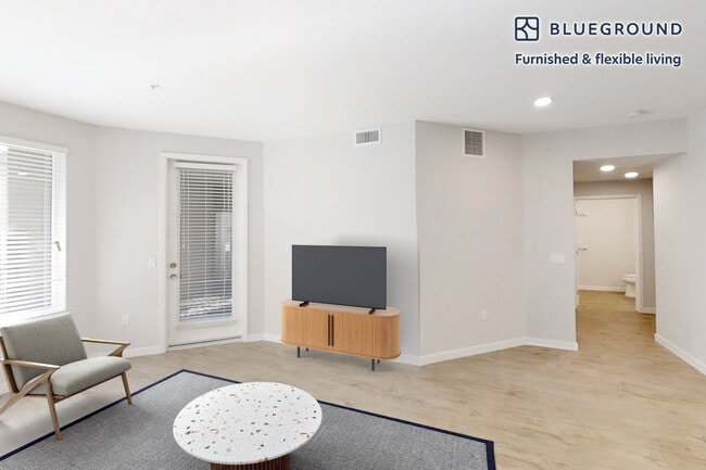 6301 Shellmound St in Emeryville, CA - Building Photo - Building Photo