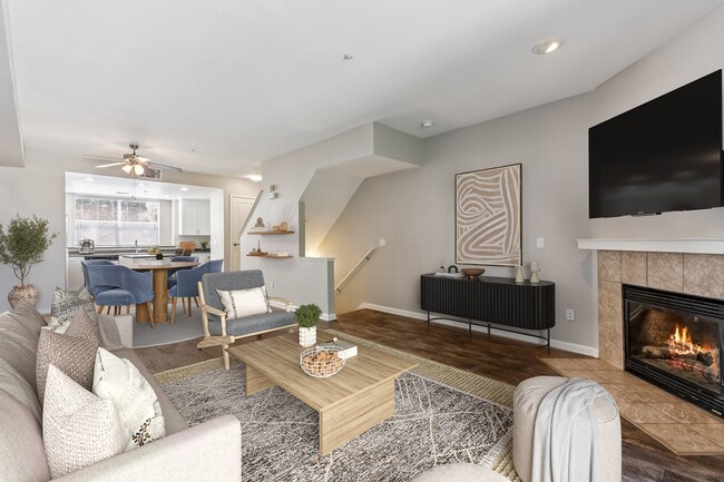 Azure Apartment Homes in Petaluma, CA - Foto de edificio - Building Photo