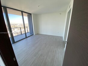 1000 Brickell Plz, Unit 1000 Brickell Plz # 4706 in Miami, FL - Building Photo - Building Photo
