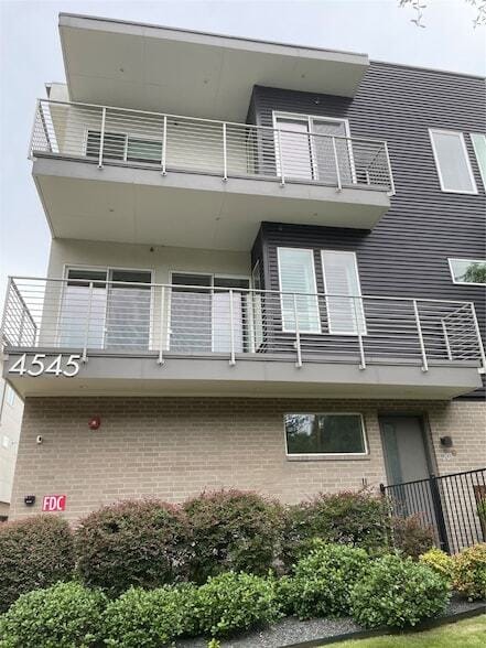 4545 Bowser Ave, Unit 201 in Dallas, TX - Building Photo - Building Photo