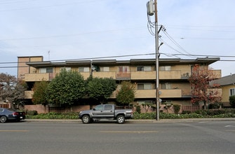 Casa Bret Harte Apartments in Hayward, CA - Building Photo - Building Photo