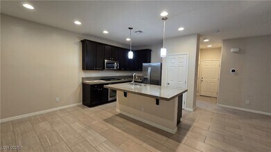 5556 Cornadelo Range Rd, Unit 419 in Las Vegas, NV - Building Photo - Building Photo