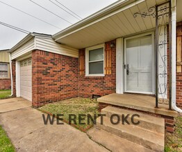 207 E Marshall Dr in Midwest City, OK - Building Photo - Building Photo