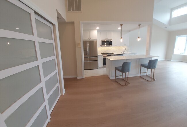 239-70B Oak Park Dr, Unit B in Queens, NY - Foto de edificio - Building Photo