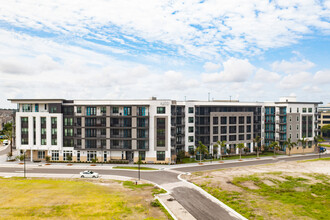 Axio at Carillon Apartments in St. Petersburg, FL - Foto de edificio - Building Photo