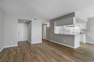 4464 Chaha Rd, Unit 101 in Garland, TX - Building Photo - Building Photo