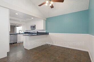 3432 Orchard Way in Oceanside, CA - Foto de edificio - Building Photo