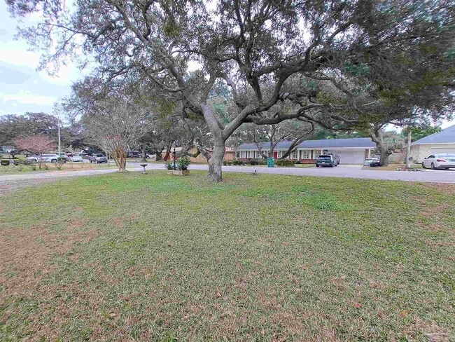 208 Nandina Rd in Gulf Breeze, FL - Building Photo - Building Photo