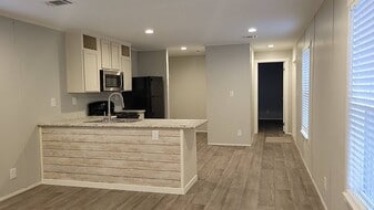 15301 US-54 in Goddard, KS - Building Photo