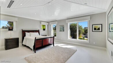 739 5th Ave N in Naples, FL - Building Photo - Building Photo