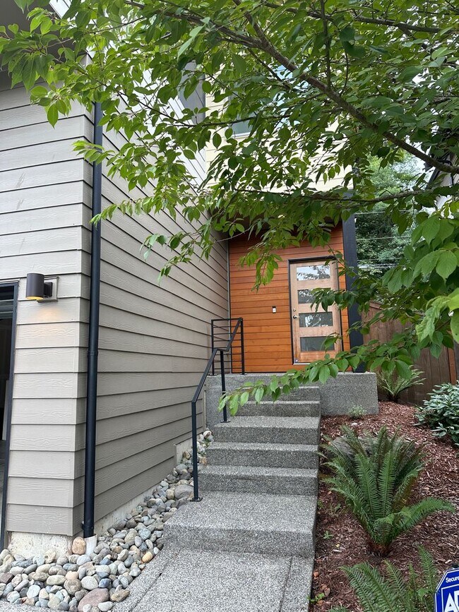 13110 SE 219th Pl in Kent, WA - Building Photo - Building Photo