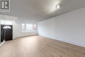 21 Glass Dr in Aurora, ON - Building Photo - Building Photo