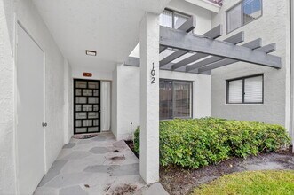 5560 Fairway Park Dr in Boynton Beach, FL - Building Photo - Building Photo