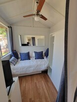 5725 Burnet Ave, Unit Studio Efficiency Guest House in Van Nuys, CA - Building Photo