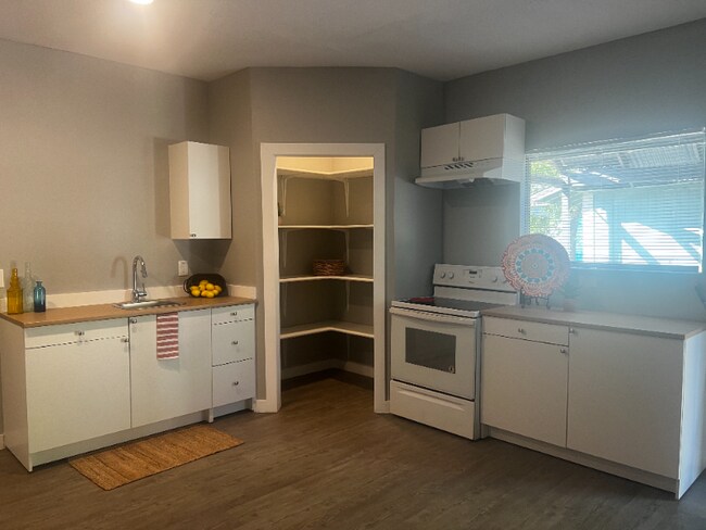 142 Avant Ave-Unit -2 in San Antonio, TX - Foto de edificio - Building Photo