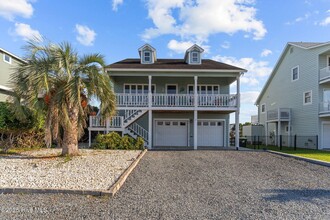 162 Greensboro St in Holden Beach, NC - Building Photo - Building Photo