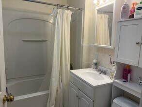 60 Egmont St, Unit 4 in Brookline, MA - Foto de edificio - Building Photo