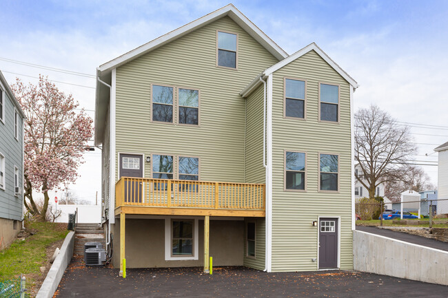 476 Fulton St in Medford, MA - Building Photo - Building Photo