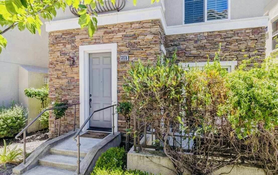 5855 Hillbrook Pl in Dublin, CA - Building Photo
