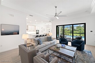 3130 Heather Glen Ct in Naples, FL - Building Photo - Building Photo