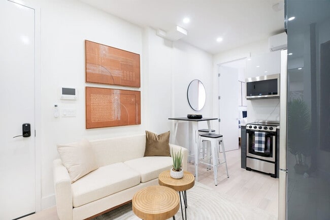 515 W 48th St